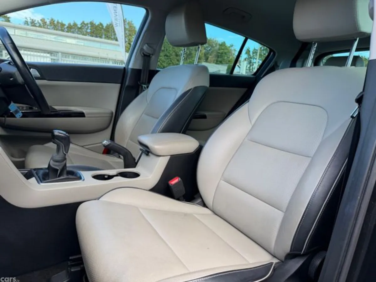 Kia Sportage MPV, Diesel Hybrid, 2021, Black