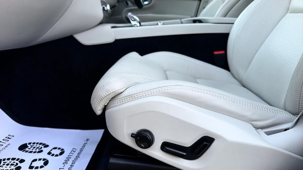 Volvo XC90 SUV, Petrol Plug-in Hybrid, 2024, White