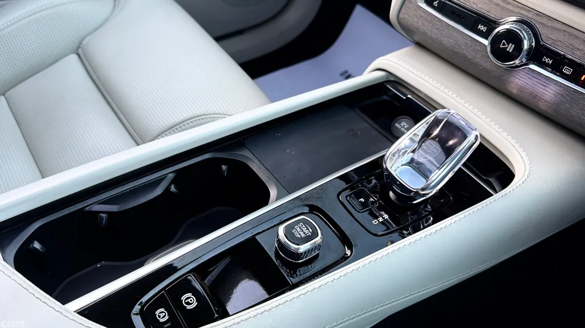 Volvo XC90 SUV, Petrol Plug-in Hybrid, 2024, White