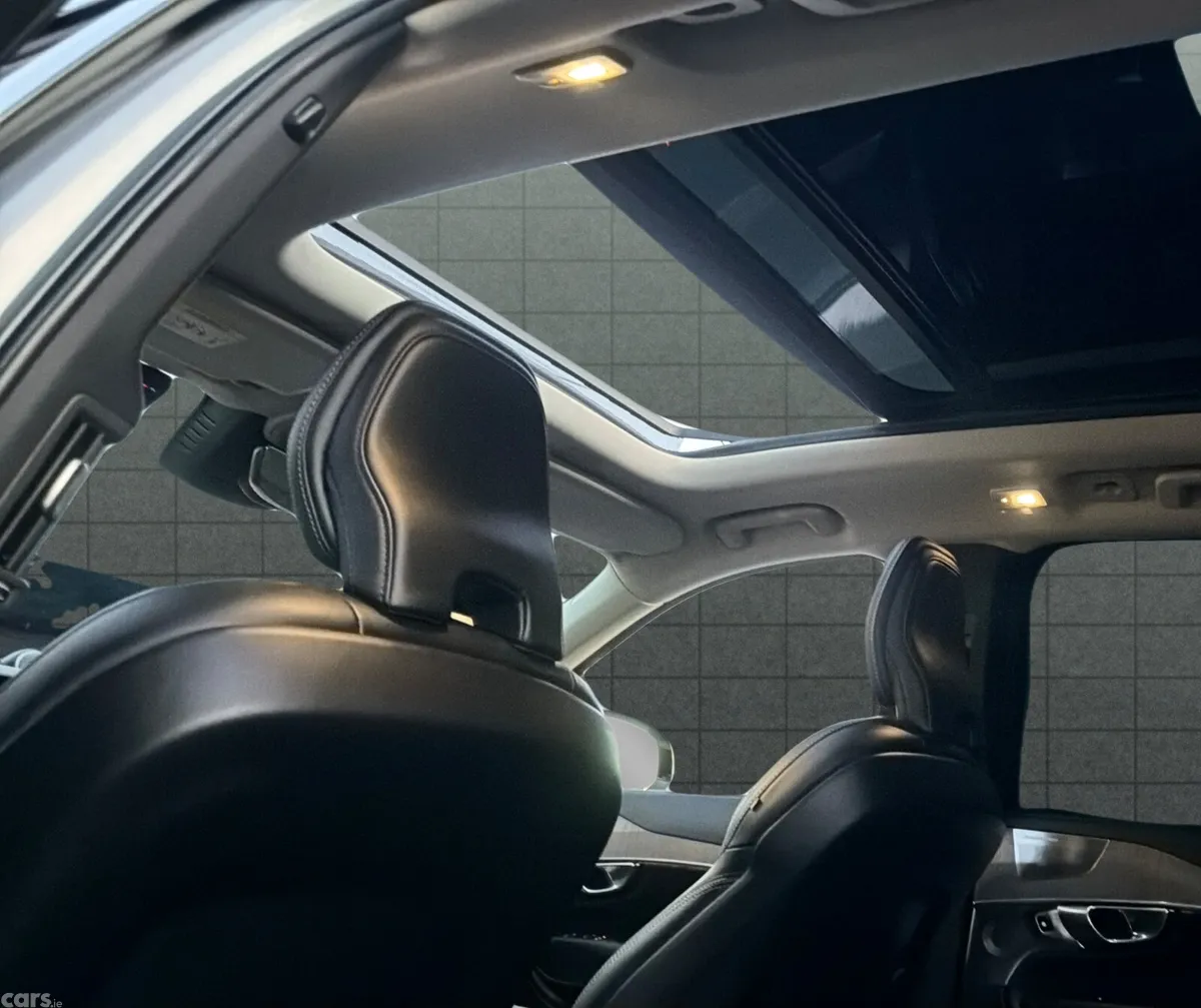 Volvo XC90 SUV, Petrol Plug-in Hybrid, 2023, Silver