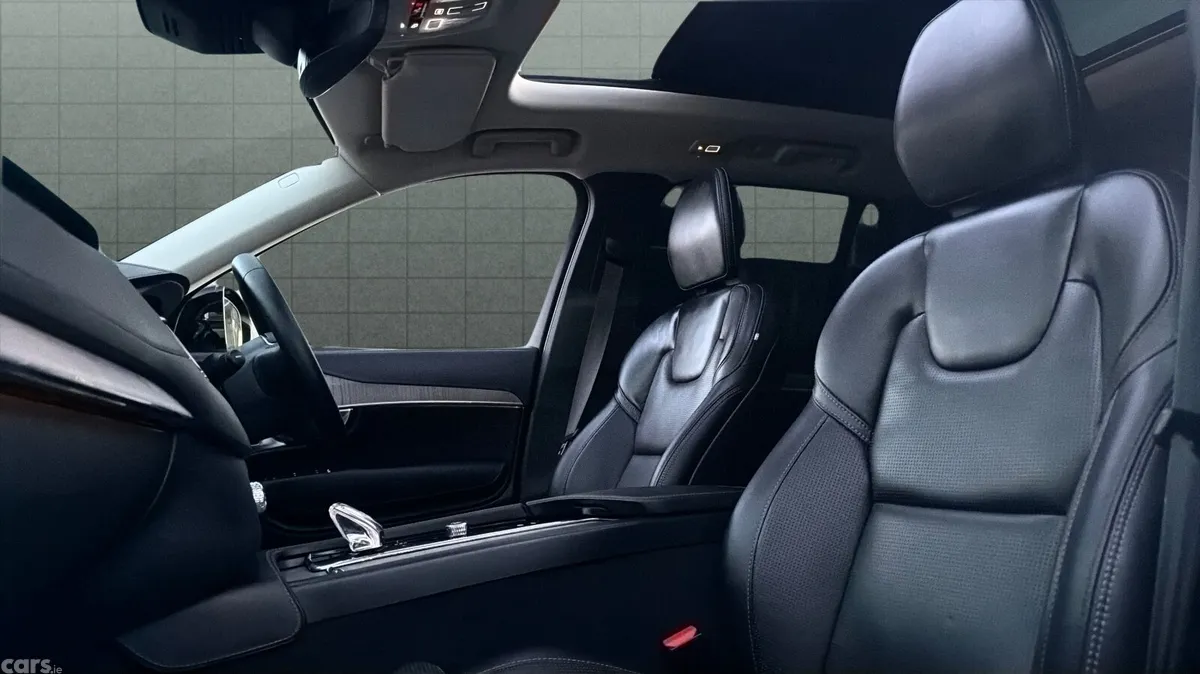 Volvo XC90 SUV, Petrol Plug-in Hybrid, 2023, Silver