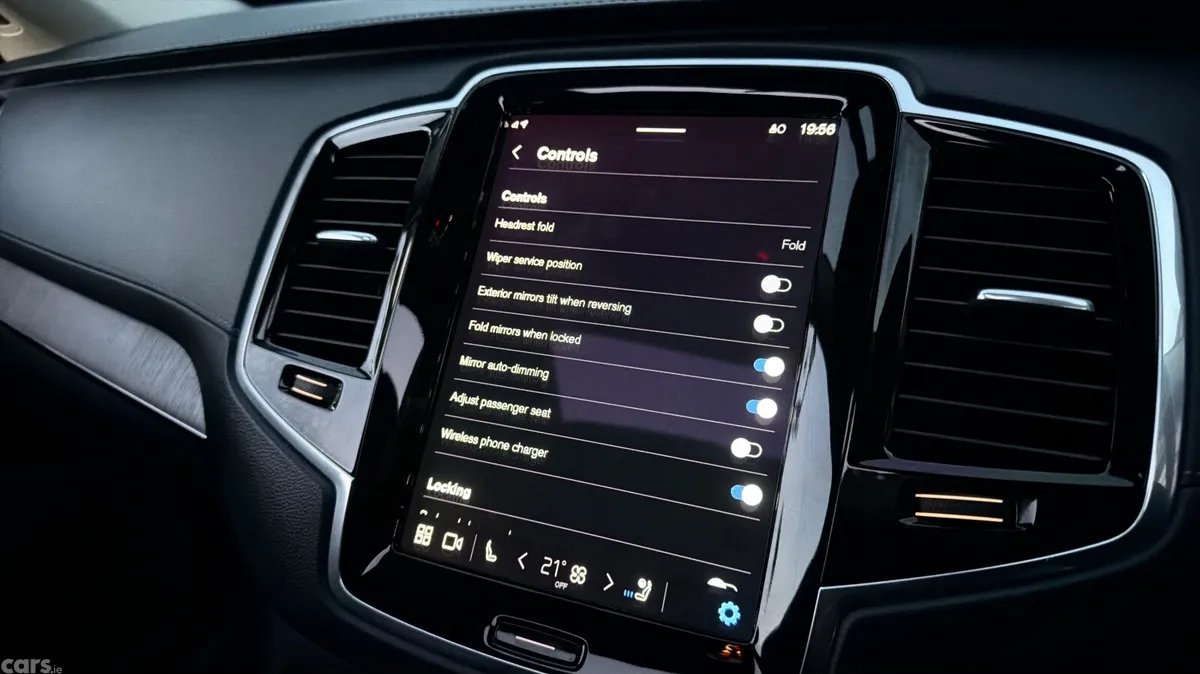Volvo XC90 SUV, Petrol Plug-in Hybrid, 2023, Silver