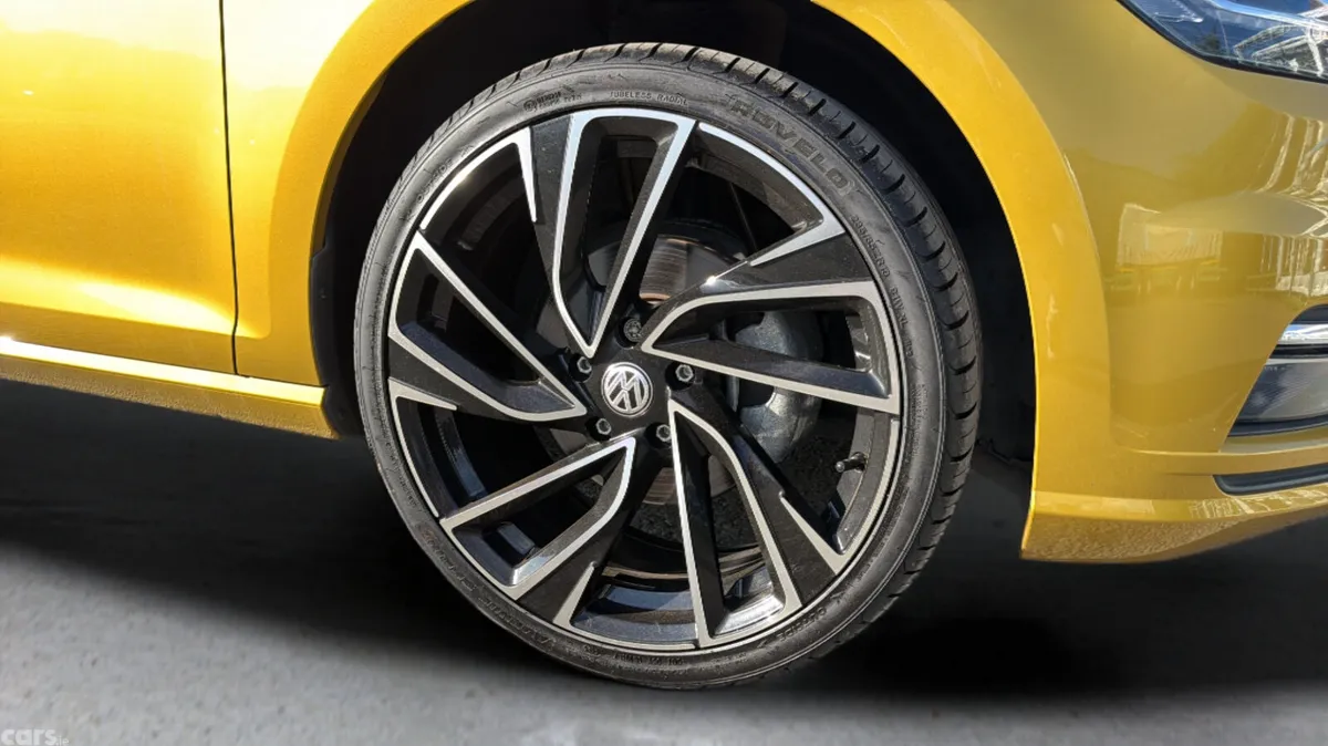 Volkswagen Golf Hatchback, Petrol, 2019, Gold