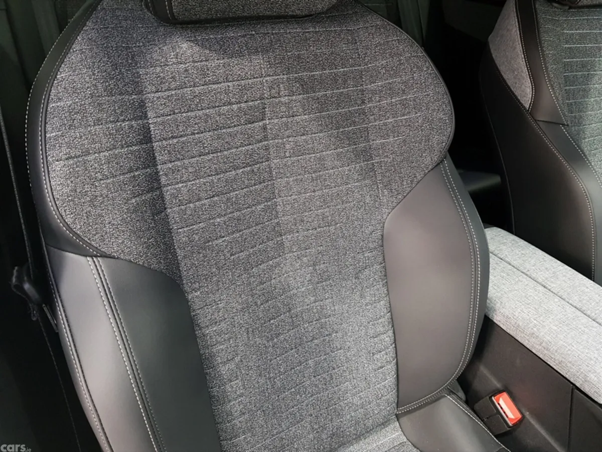 Peugeot 3008 MPV, Petrol, 2026, Blue