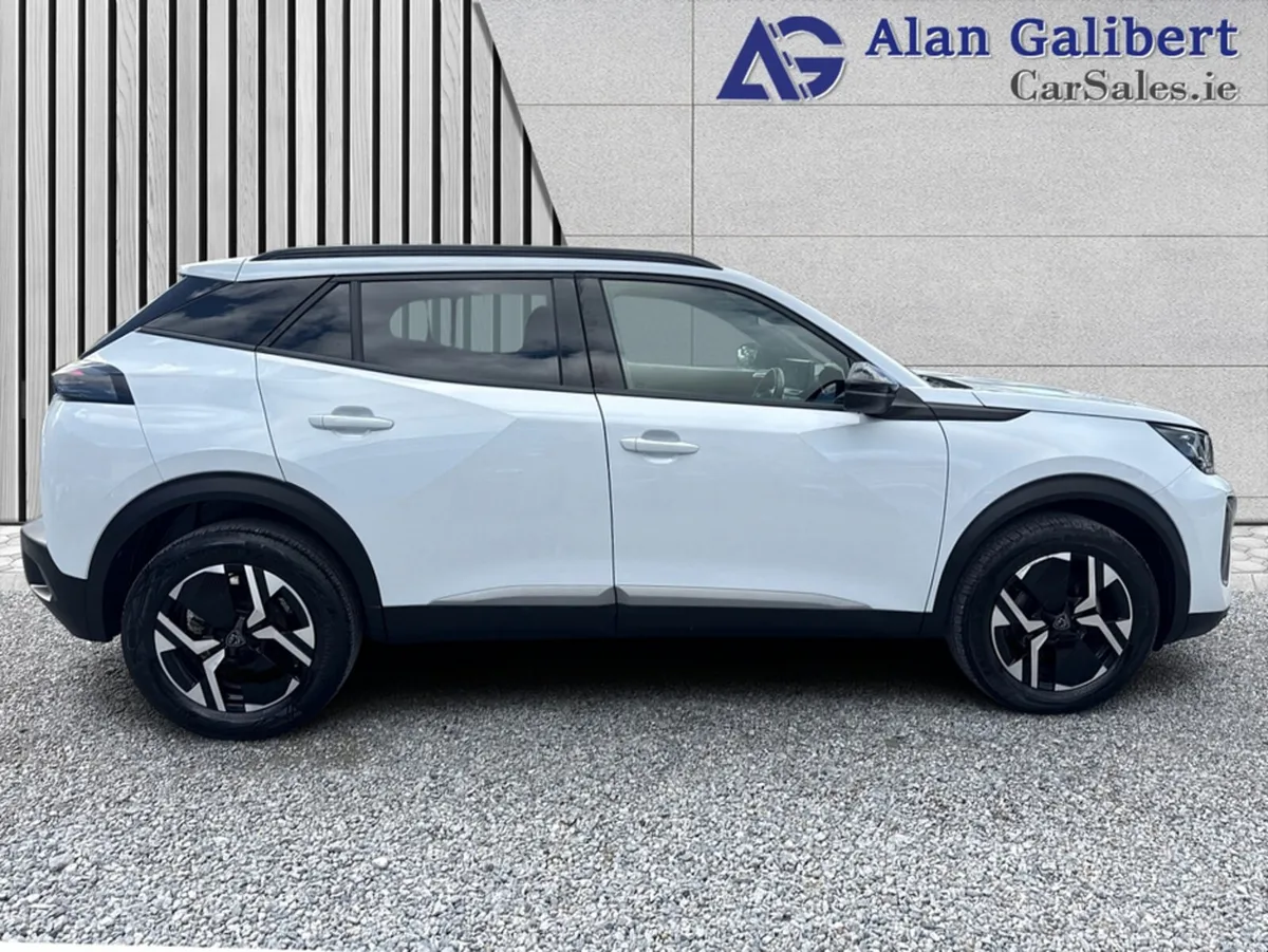 Peugeot 2008 MPV, Petrol, 2024, White