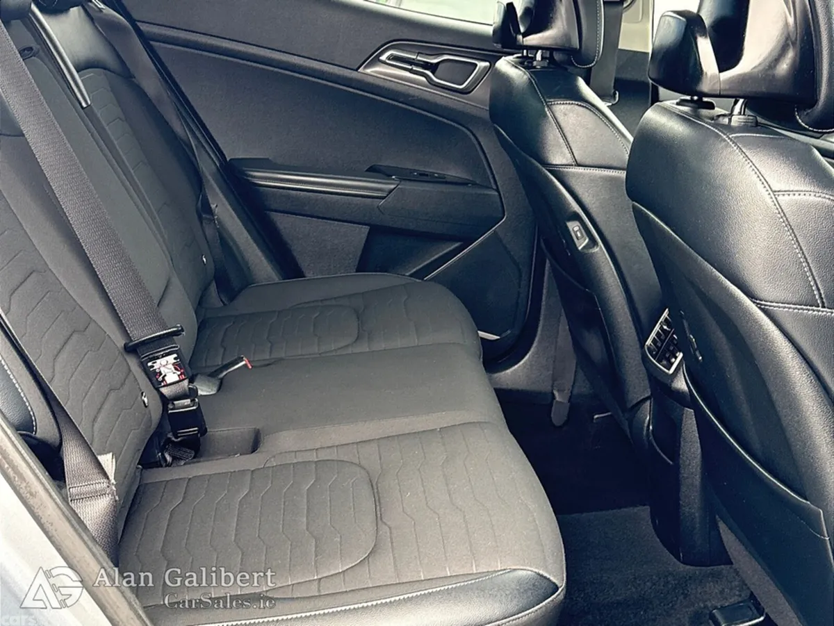 Kia Sportage MPV, Diesel, 2023, Grey