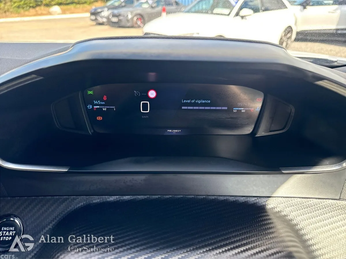 Peugeot 2008 MPV, Petrol, 2024, White
