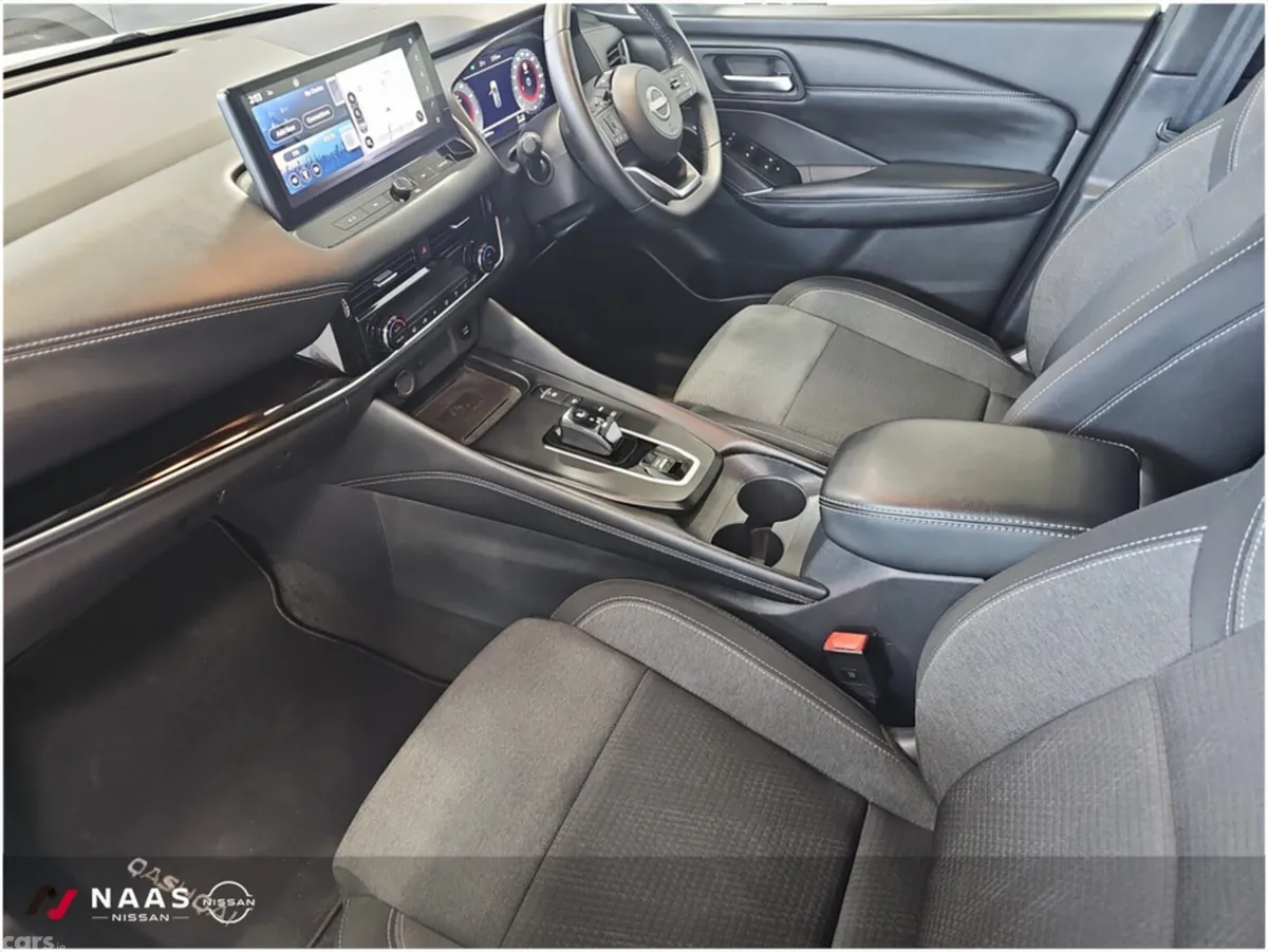 Nissan Qashqai MPV, Petrol, 2024, White
