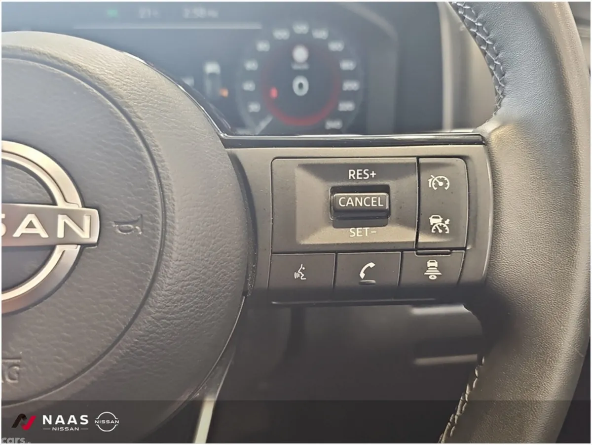 Nissan Qashqai MPV, Petrol, 2024, White