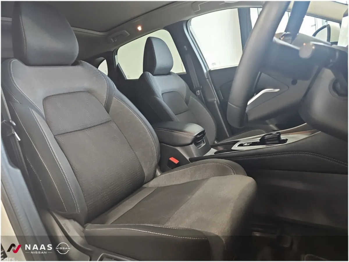 Nissan Qashqai MPV, Petrol, 2024, White