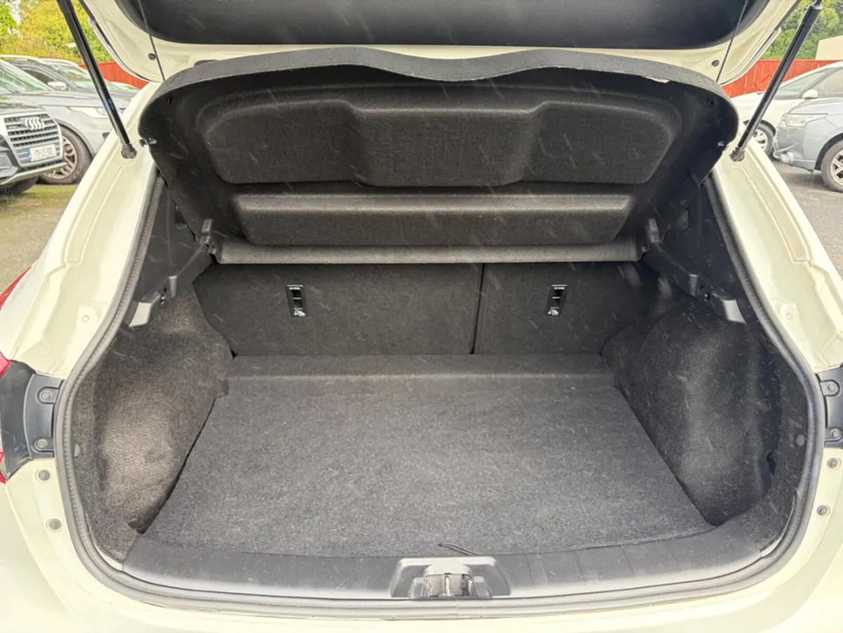 Nissan Qashqai MPV, Diesel, 2020, White