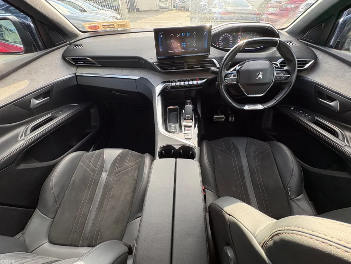 Peugeot 5008 MPV, Diesel, 2021, Red