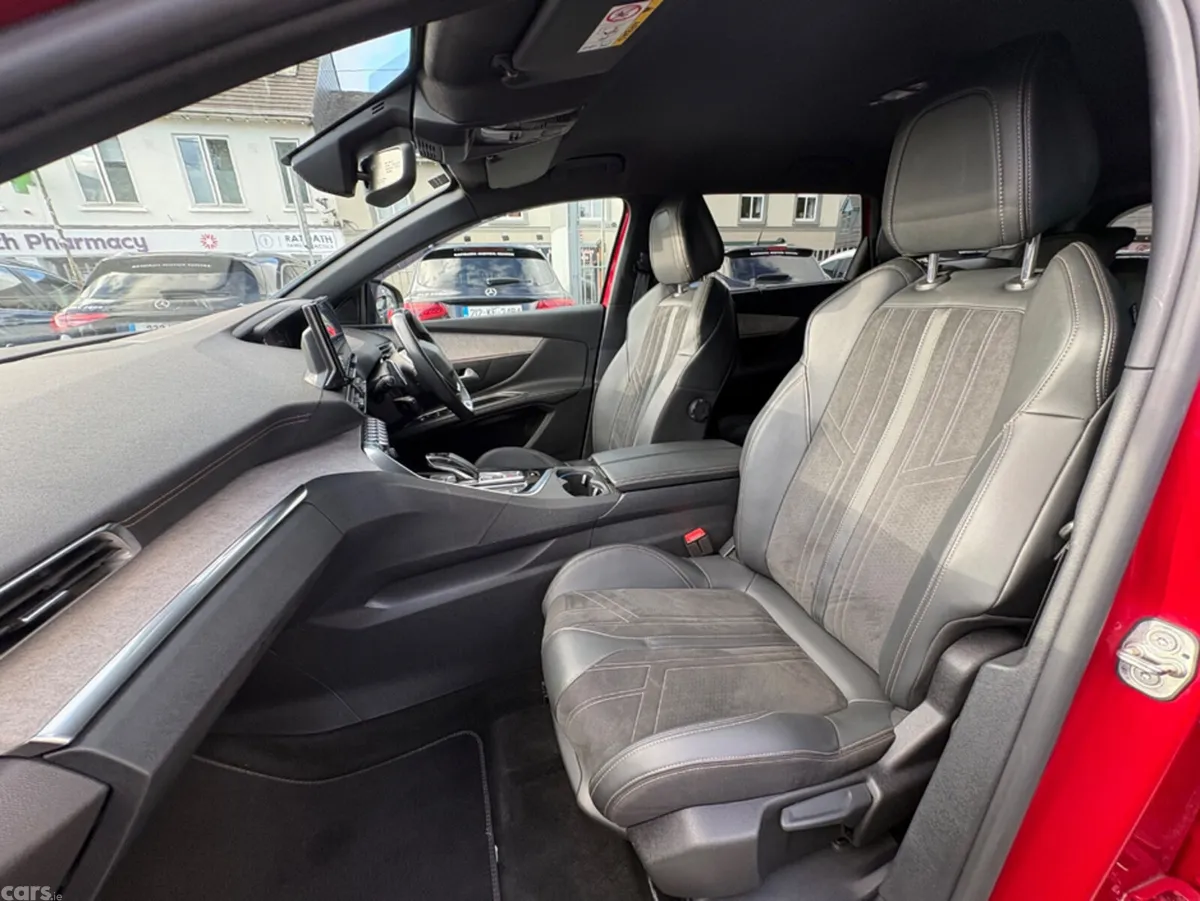 Peugeot 5008 MPV, Diesel, 2021, Red