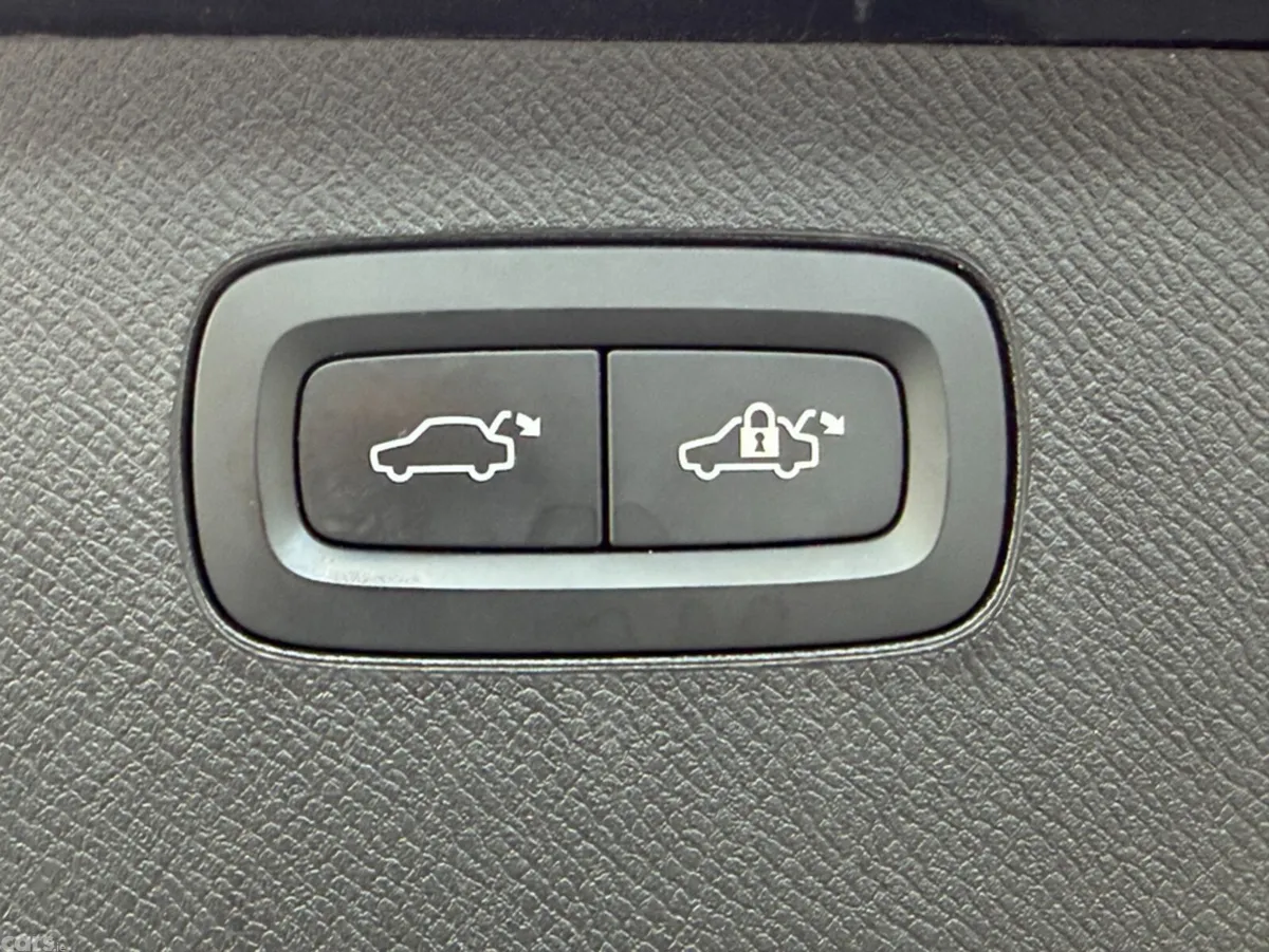 Volvo XC90 Estate, Petrol Plug-in Hybrid, 2023, Black