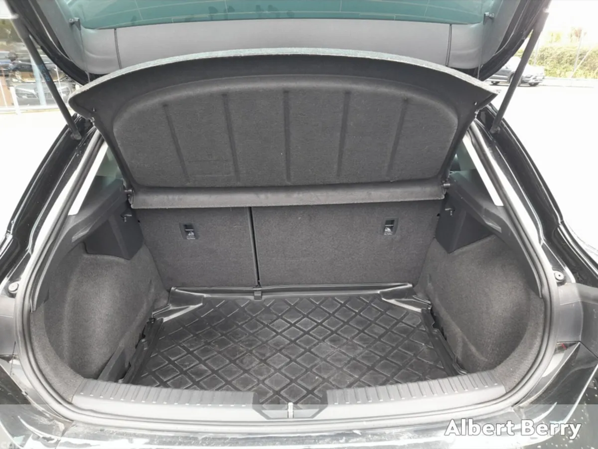 SEAT Leon Hatchback, Petrol, 2020, Black