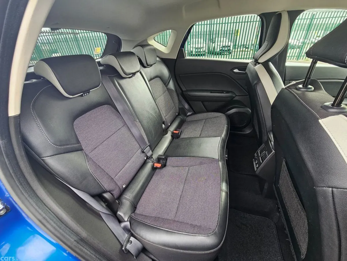 Renault Captur Hatchback, Petrol, 2022, Blue