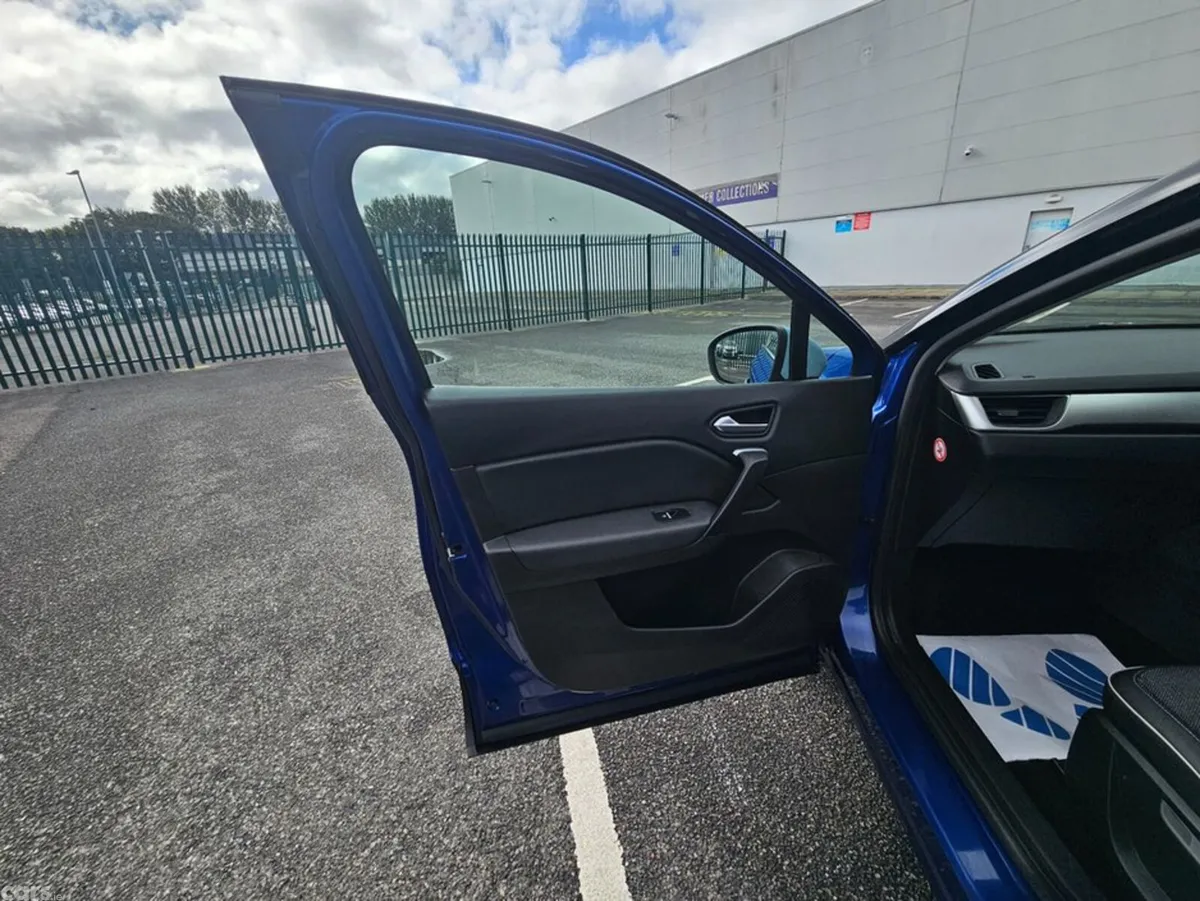 Renault Captur Hatchback, Petrol, 2022, Blue