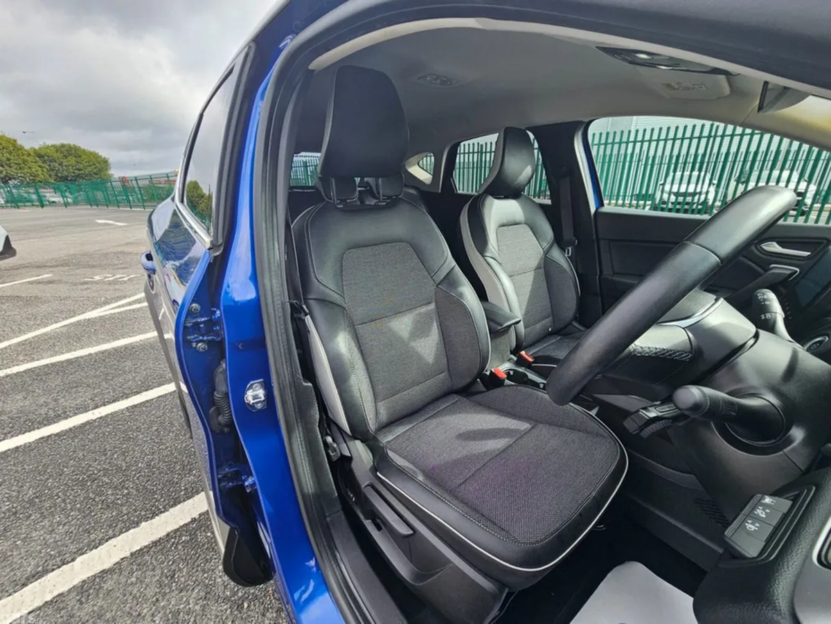 Renault Captur Hatchback, Petrol, 2022, Blue
