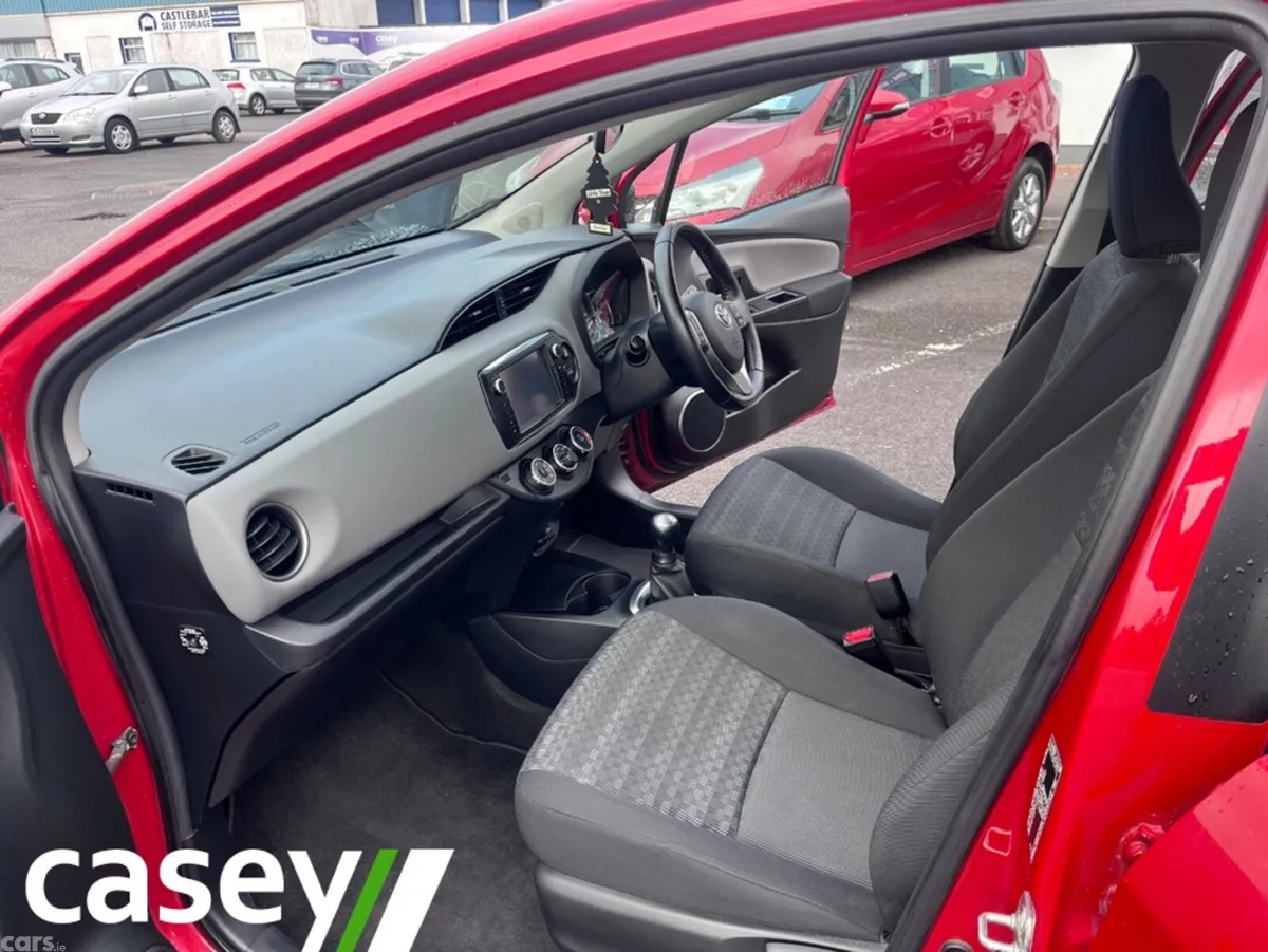 Toyota Yaris Hatchback, Petrol, 2016, Red