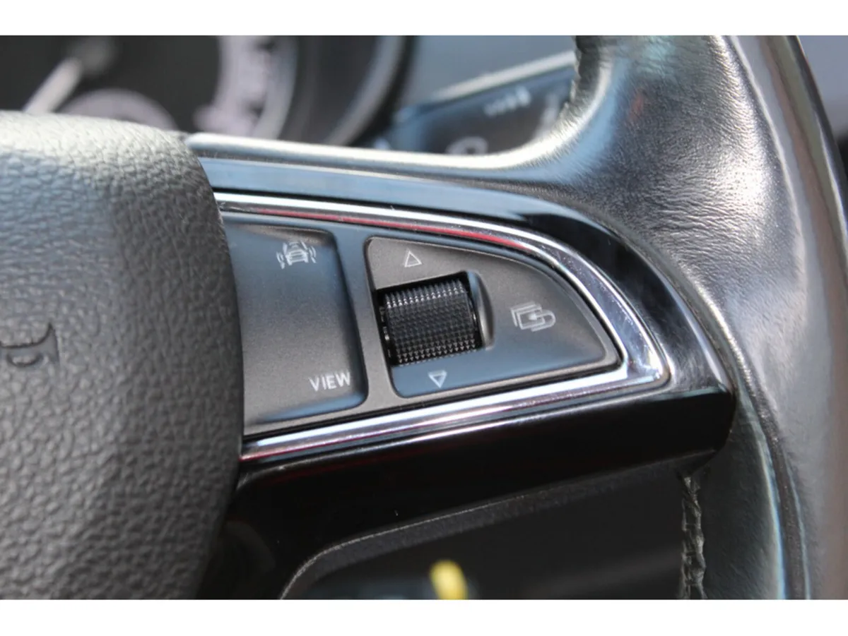 Skoda Octavia Hatchback, Diesel, 2019, Red