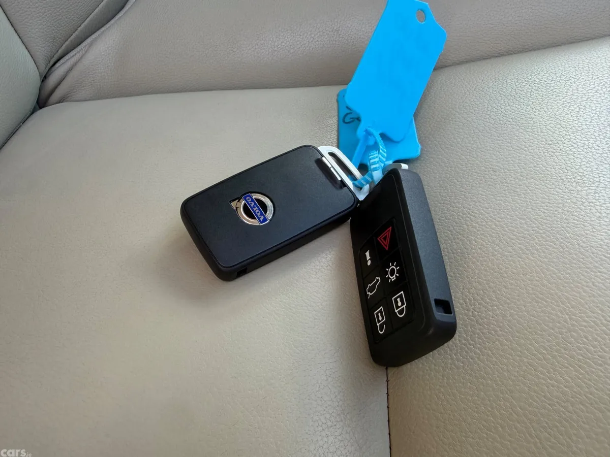 Volvo V60 Estate, Diesel, 2018, Silver