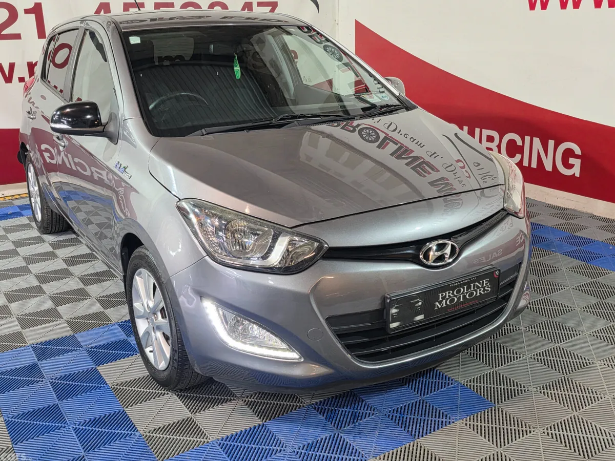 Hyundai i20 Hatchback, Petrol, 2014, Grey