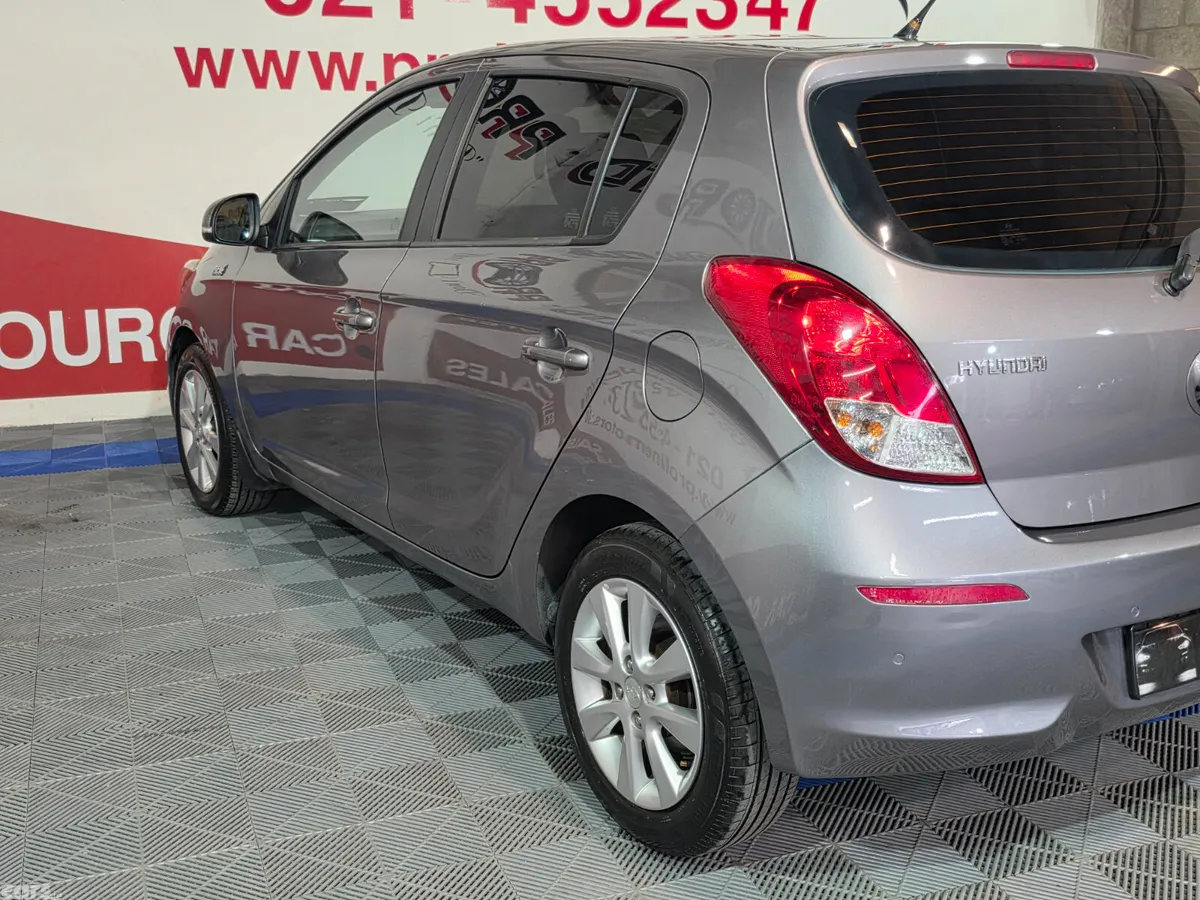 Hyundai i20 Hatchback, Petrol, 2014, Grey