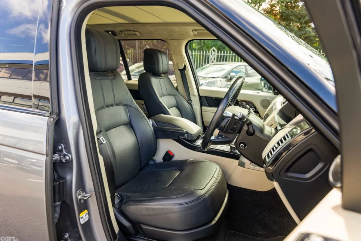 Land Rover Range Rover SUV, Petrol Plug-in Hybrid, 2021, Grey