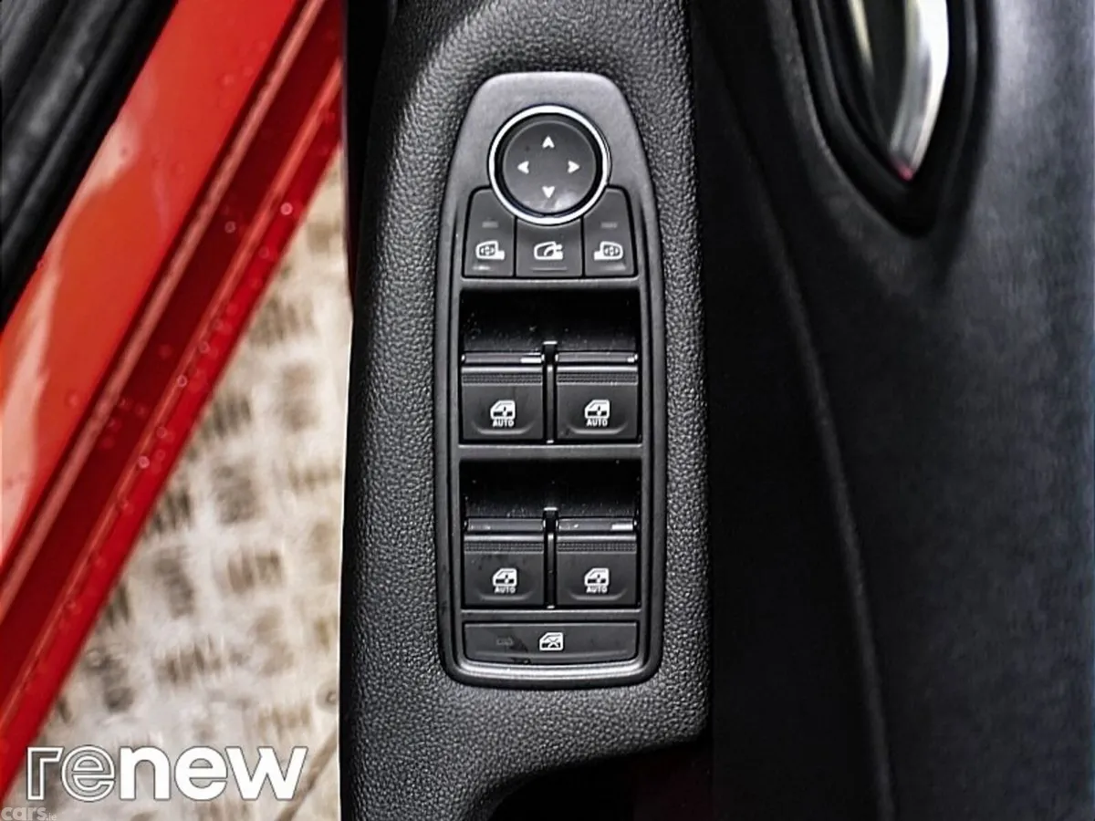 Renault Clio Hatchback, Petrol, 2025, Red