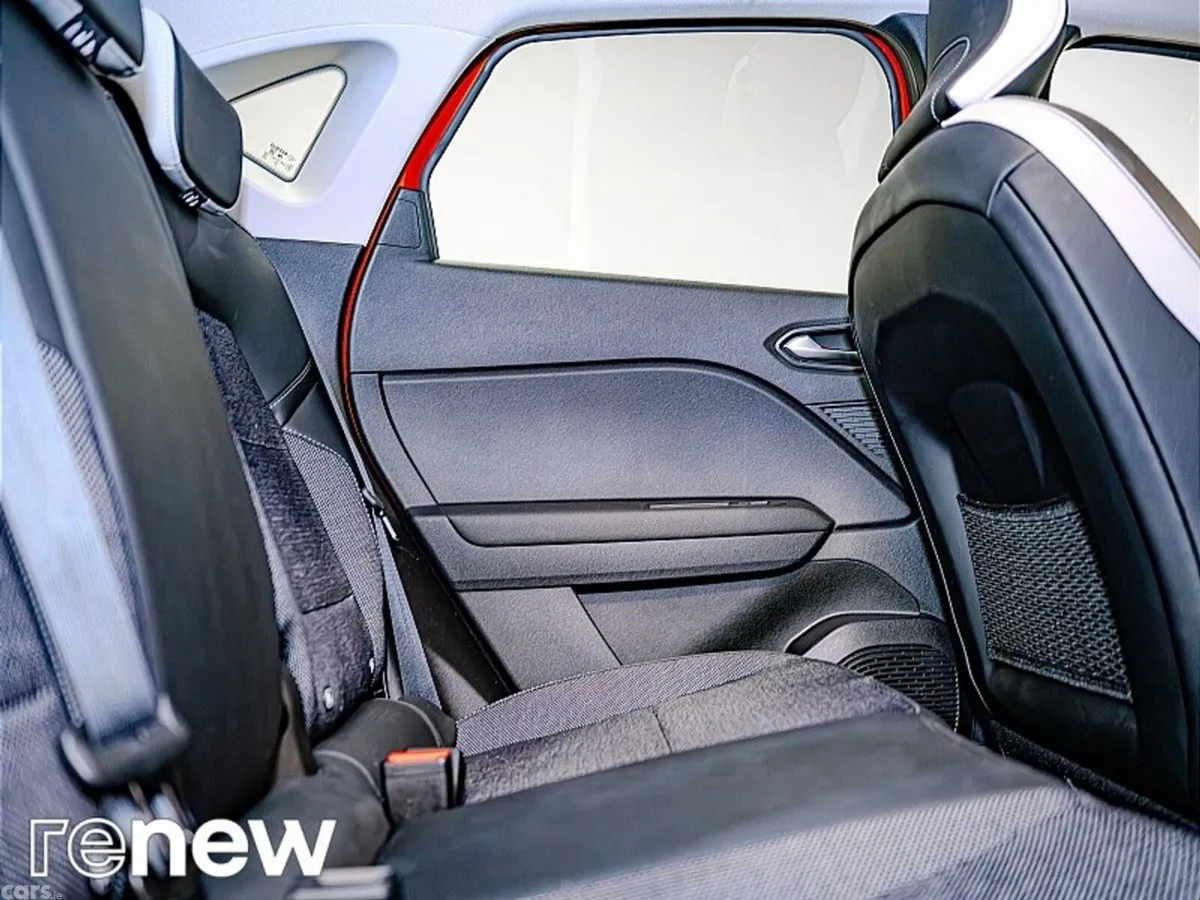 Renault Captur Hatchback, Petrol Plug-in Hybrid, 2021, Red
