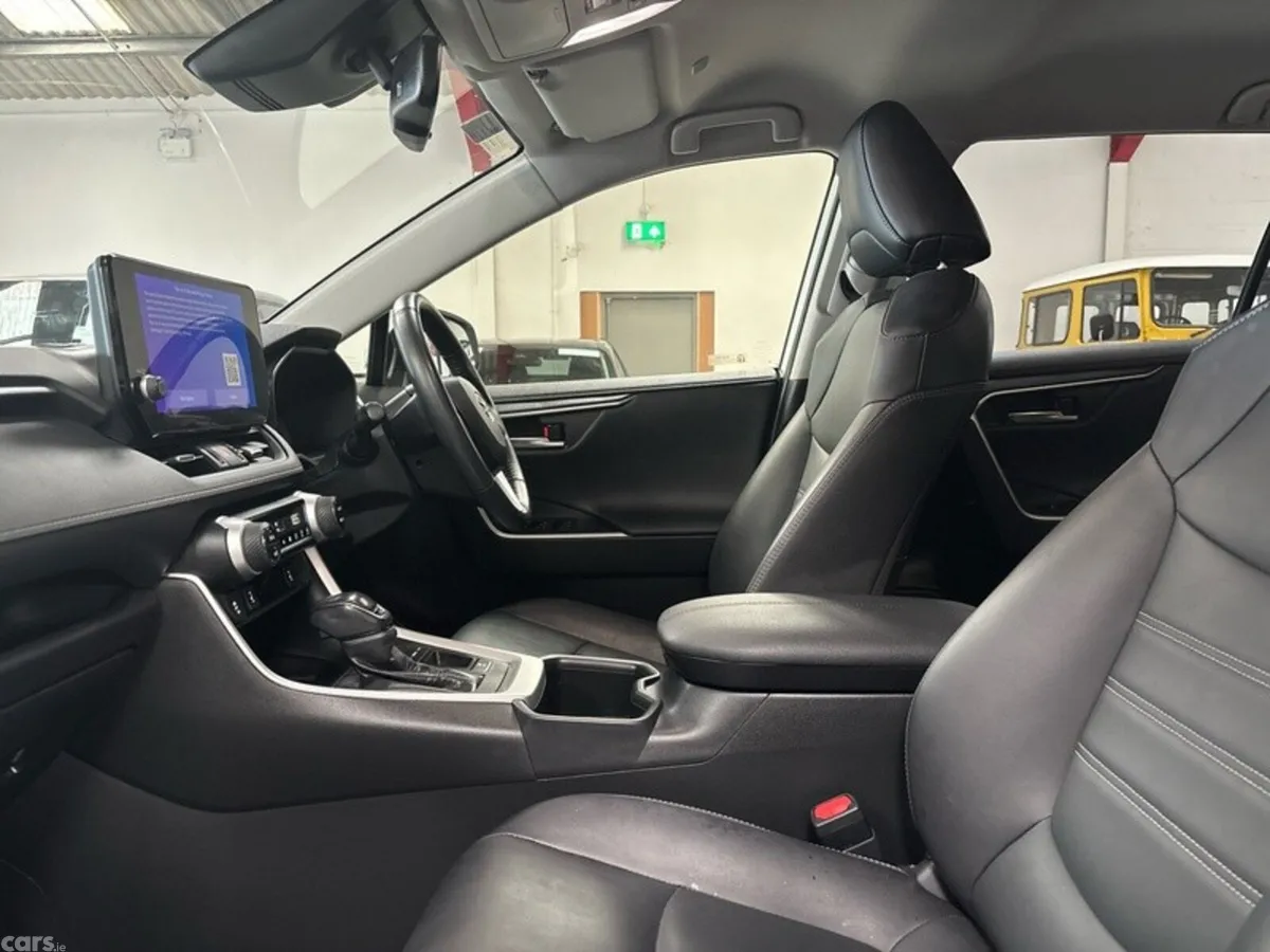 Toyota RAV4 SUV, Petrol Hybrid, 2024, White