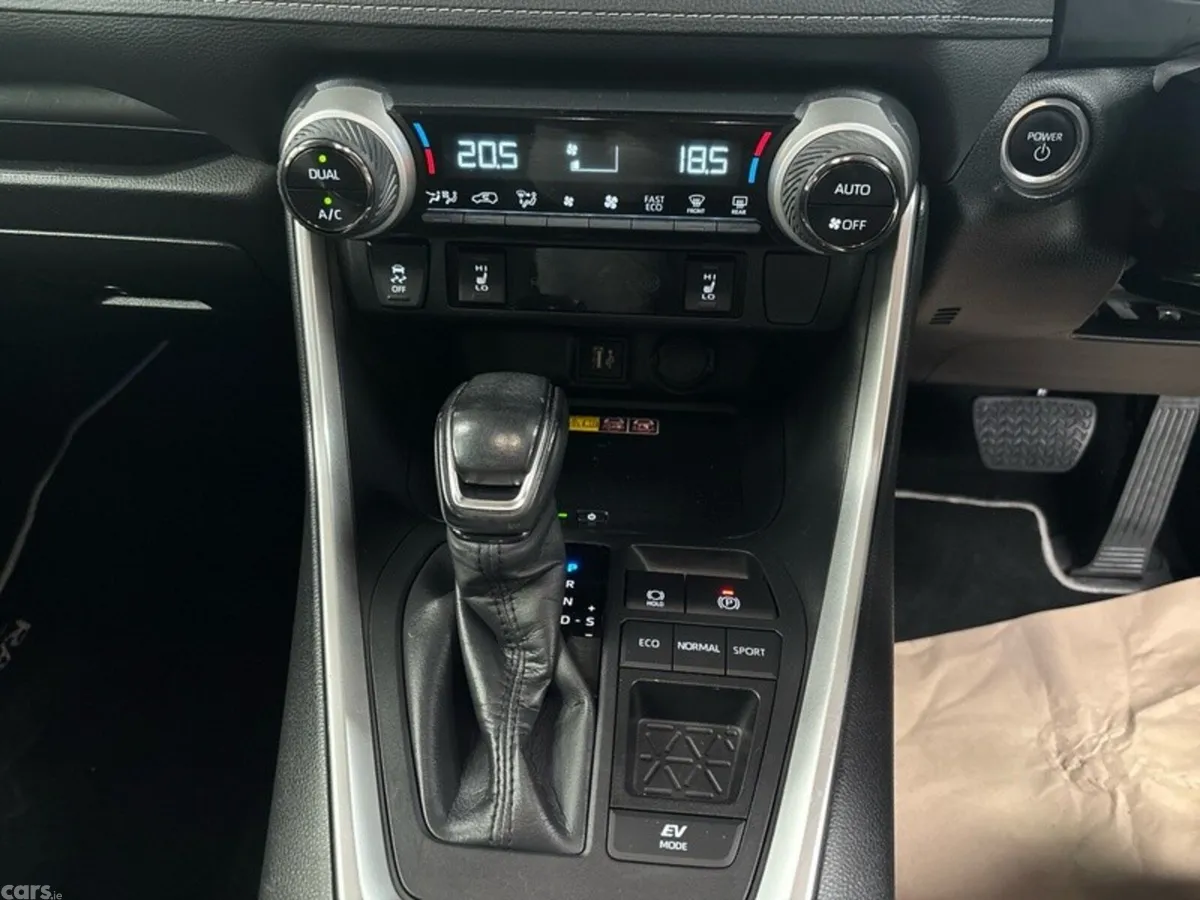 Toyota RAV4 SUV, Petrol Hybrid, 2024, White