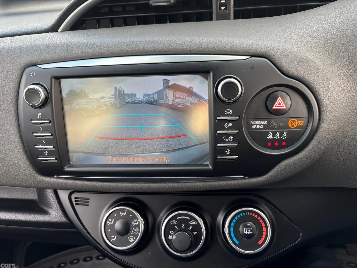 Toyota Yaris Hatchback, Petrol, 2017, Grey