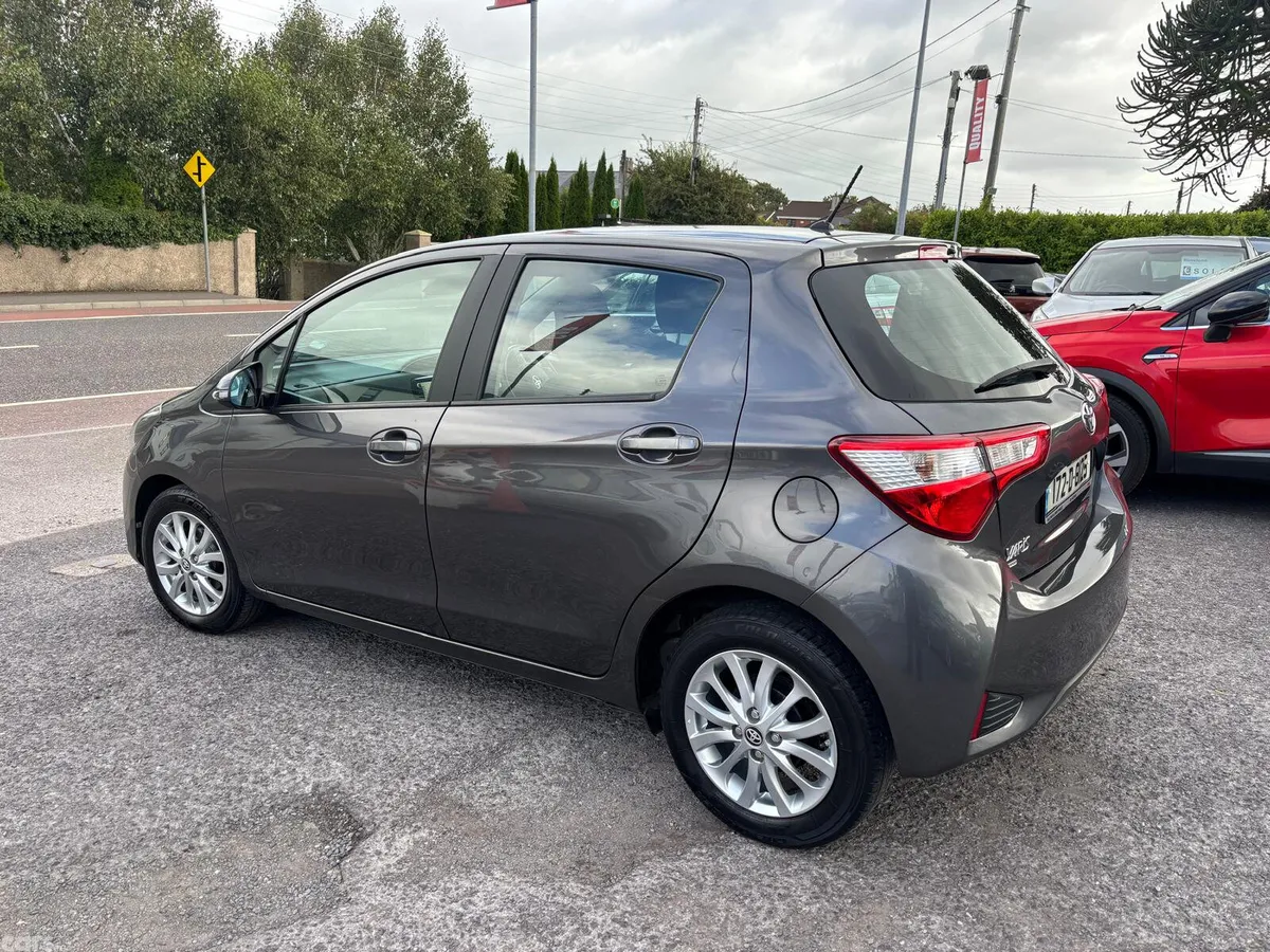 Toyota Yaris Hatchback, Petrol, 2017, Grey