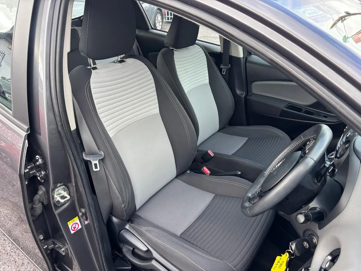 Toyota Yaris Hatchback, Petrol, 2017, Grey