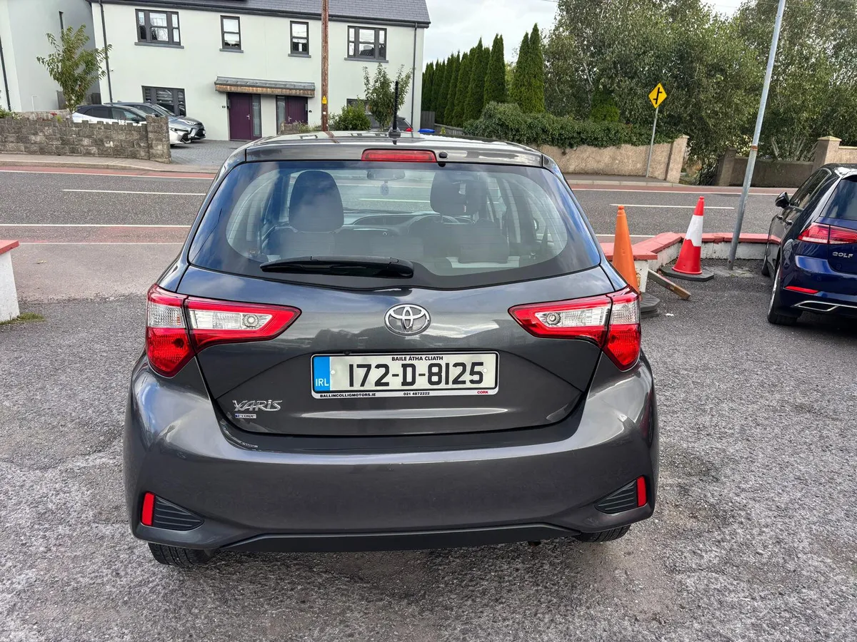 Toyota Yaris Hatchback, Petrol, 2017, Grey