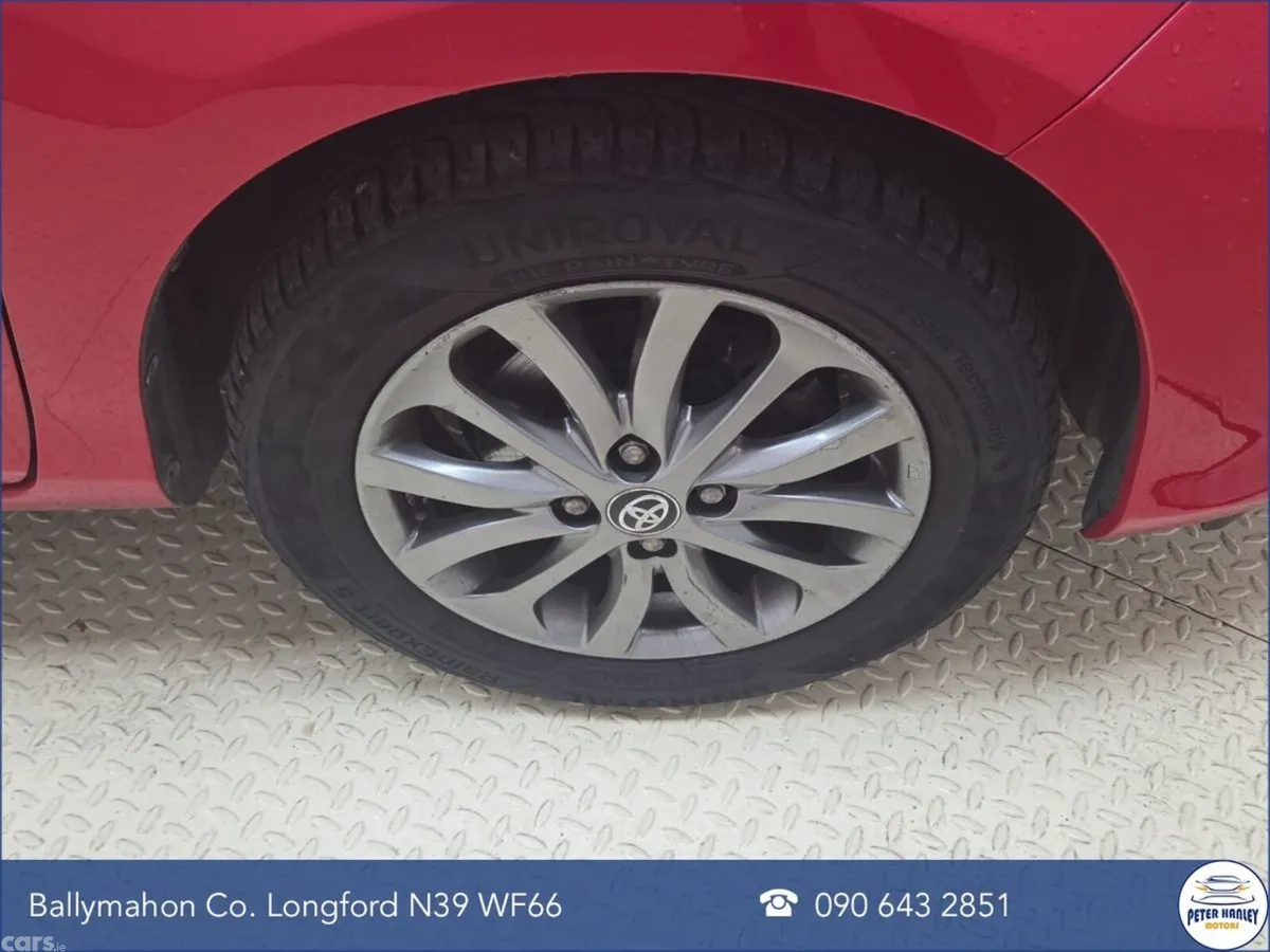 Toyota Yaris Hatchback, Petrol, 2016, Red