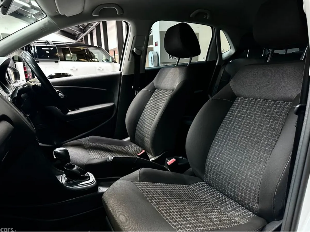 Volkswagen Polo Hatchback, Petrol, 2016, White