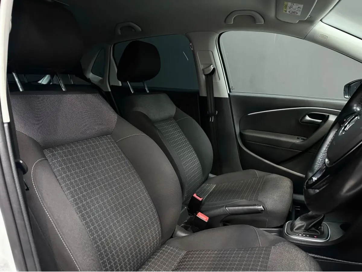 Volkswagen Polo Hatchback, Petrol, 2016, White