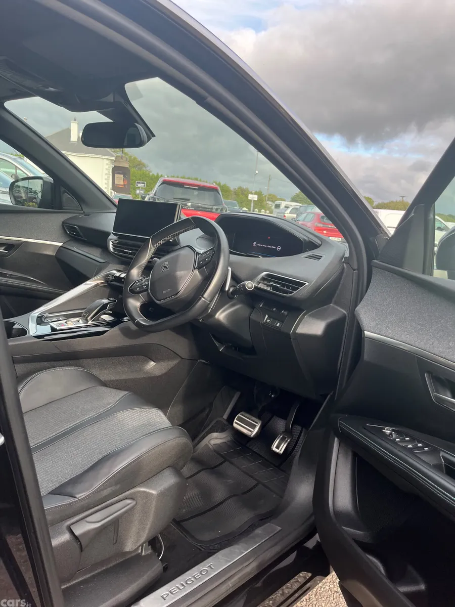 Peugeot 5008 MPV, Diesel, 2023, Black