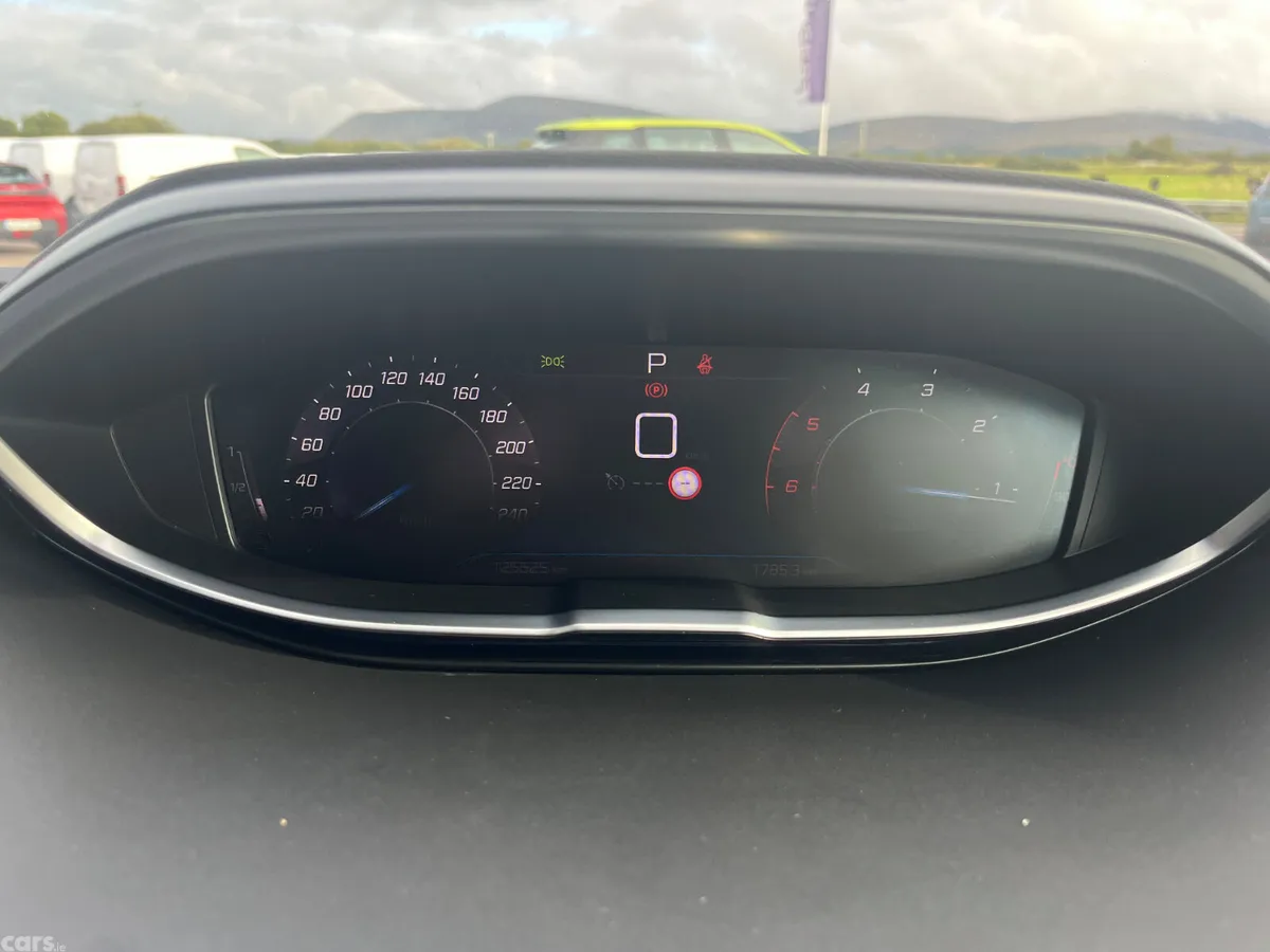 Peugeot 5008 MPV, Diesel, 2023, Black