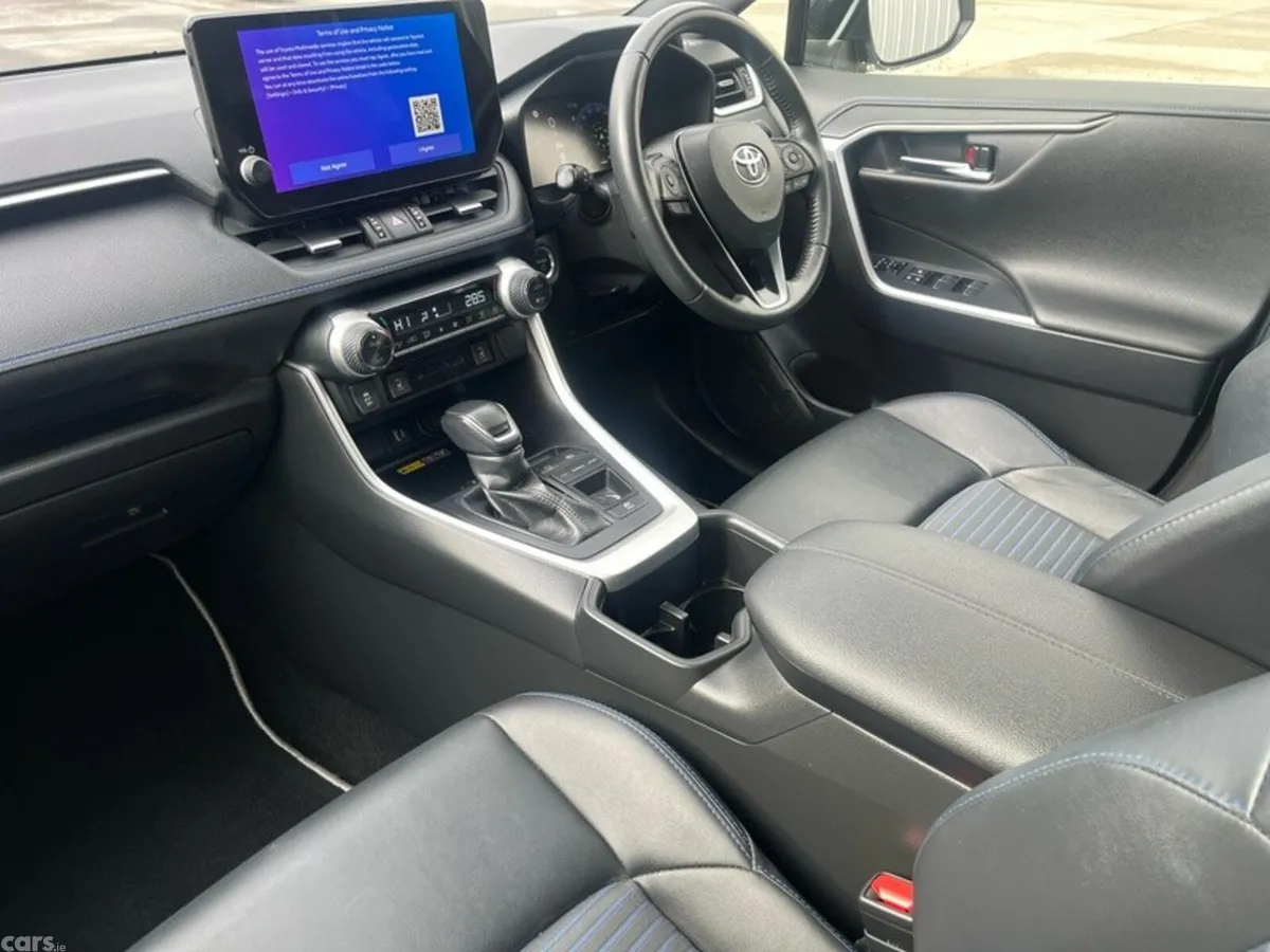 Toyota RAV4 SUV, Petrol Hybrid, 2024, White