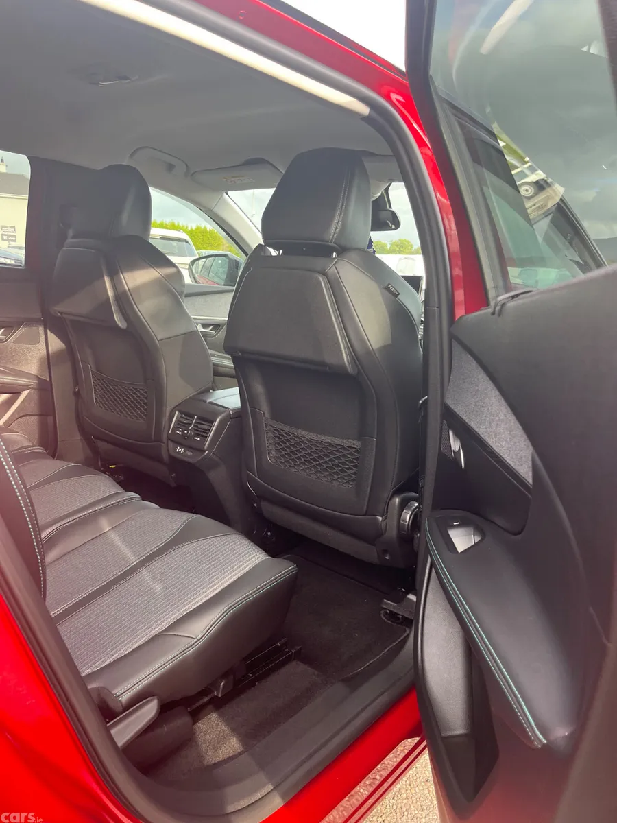 Peugeot 5008 MPV, Diesel, 2022, Red