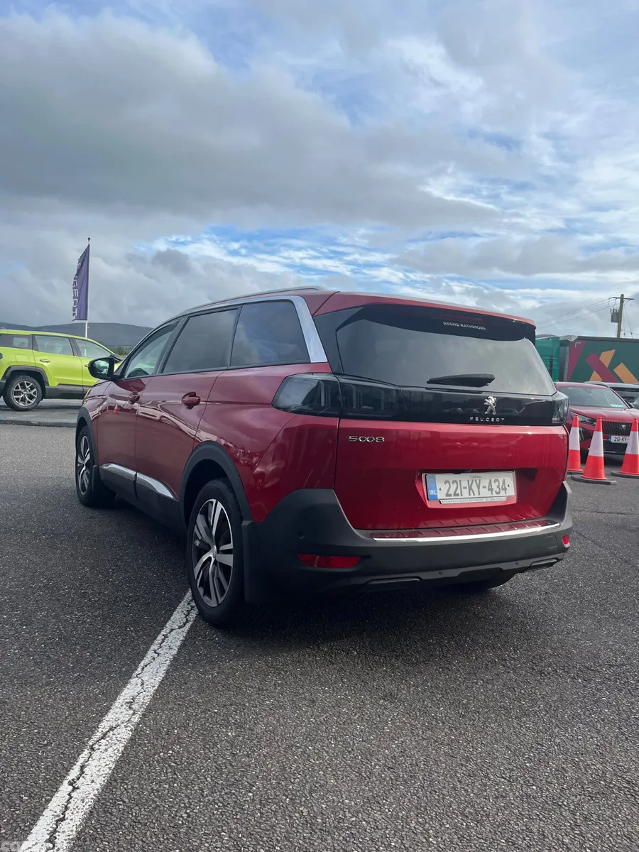Peugeot 5008 MPV, Diesel, 2022, Red