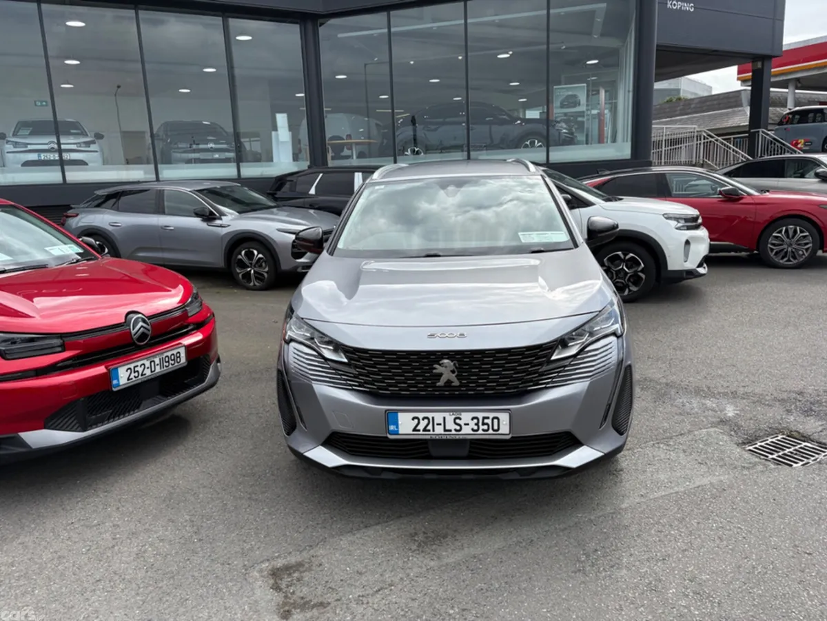 Peugeot 5008 MPV, Diesel, 2022, Grey
