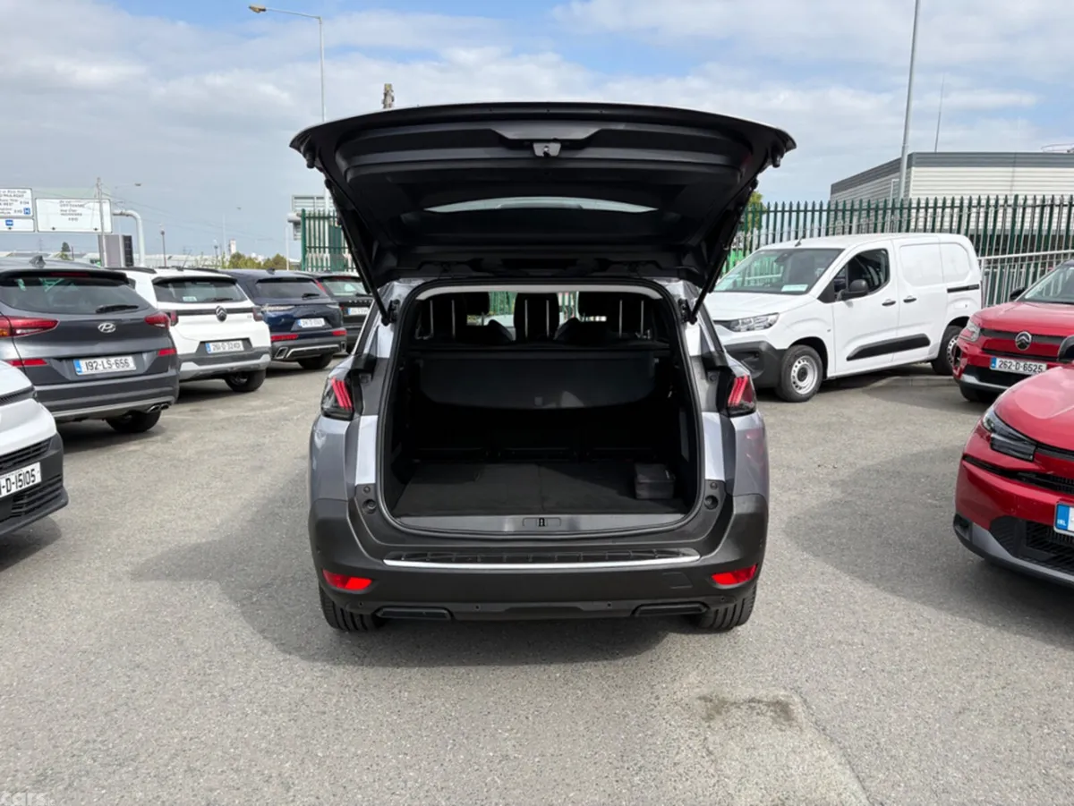 Peugeot 5008 MPV, Diesel, 2022, Grey
