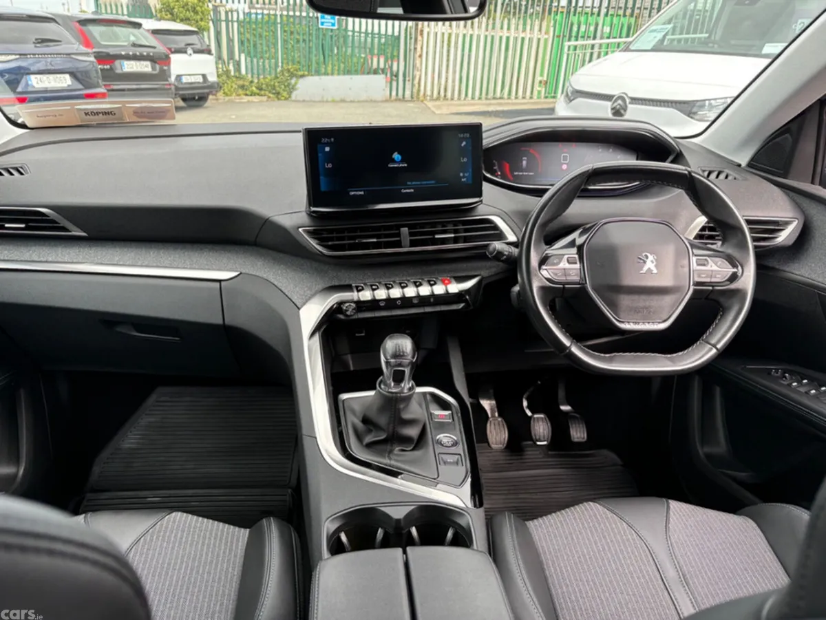 Peugeot 5008 MPV, Diesel, 2022, Grey