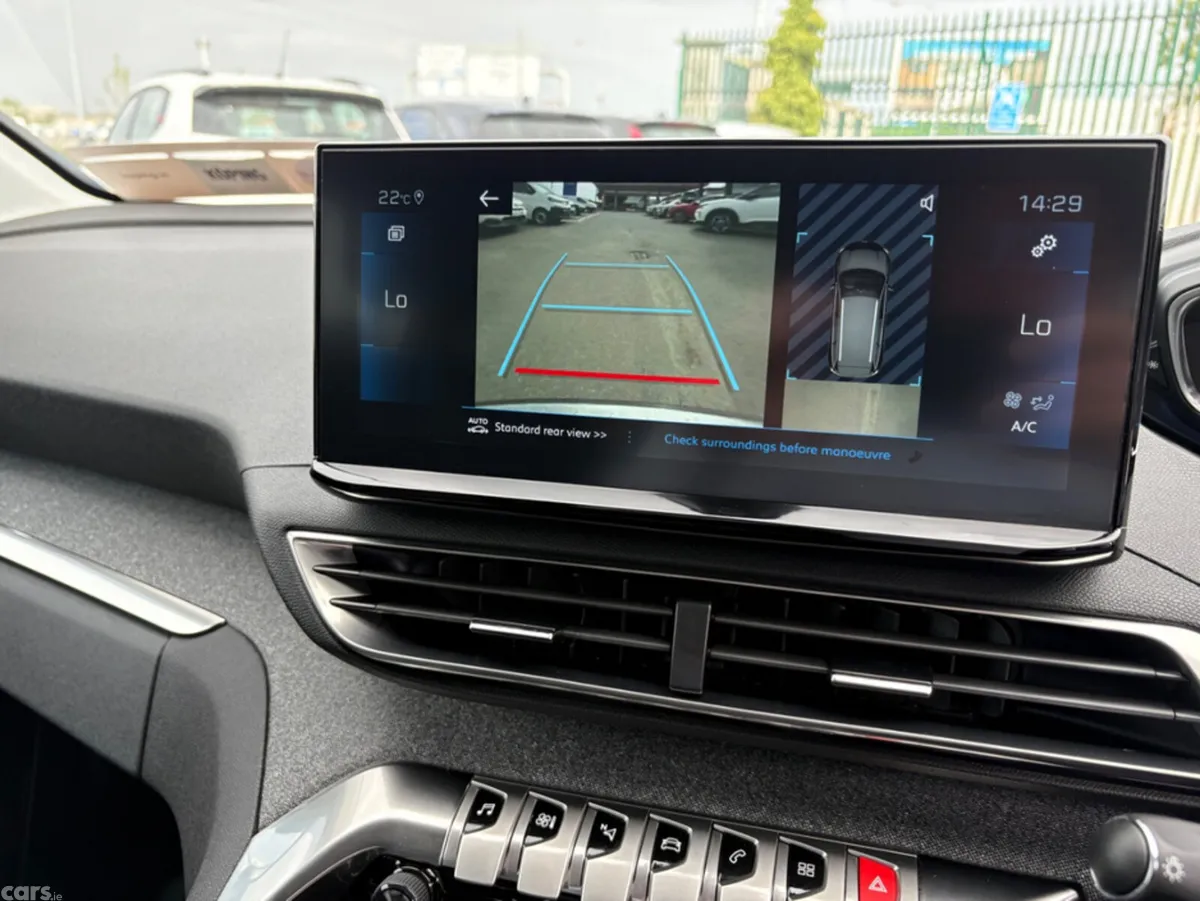 Peugeot 5008 MPV, Diesel, 2022, Grey