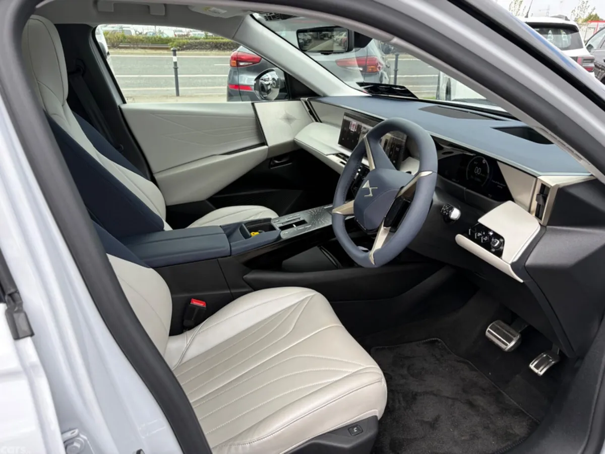 DS Automobiles Other Hatchback, Electric, 2026, White