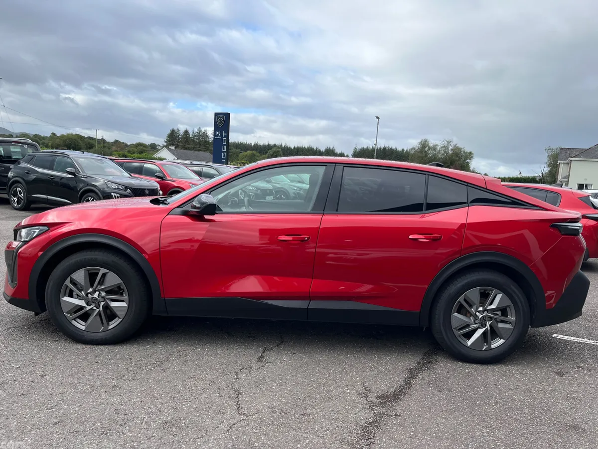 Peugeot 408 Hatchback, Petrol, 2026, Red